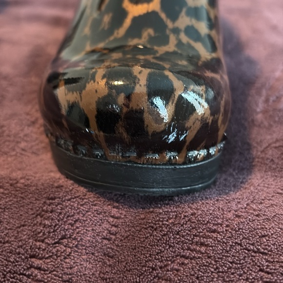 Women’s Brown Leopard Patent Dansko Clogs - Picture 6 of 6